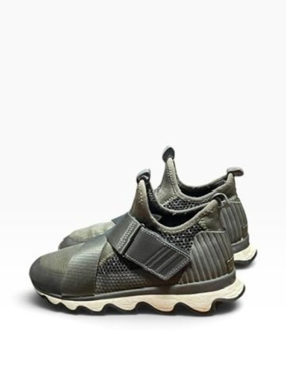 Sorel Kinetic Slip-On Sneakers Gray Mesh Womens Size 6.5 Lightweight & Durable